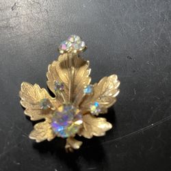 Goldtone vintage pin
