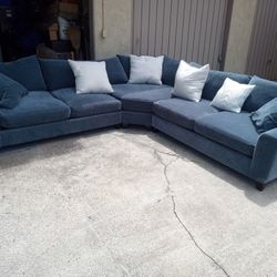 Like New Modern 3 Piece Sectional Sofa- Super Comfortable 