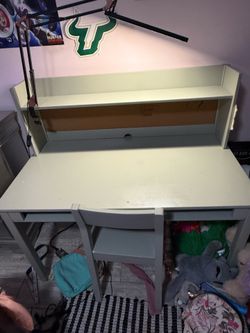 Child study desk with hutch and chair