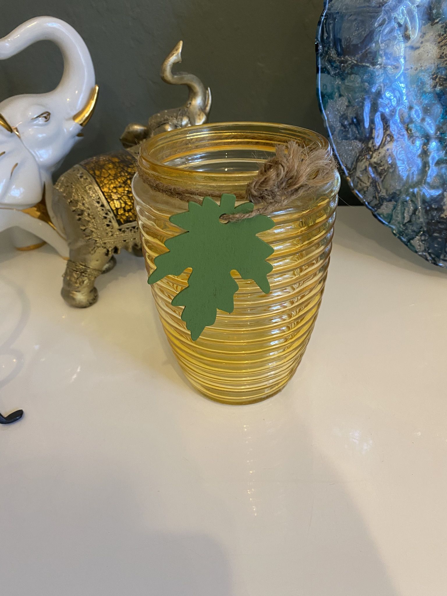 Pretty Flower / Plant Vase 7” Tall 4” Wide 