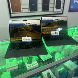 Apple MacBook Air 2022 13 Inch 3.49GHz Apple M2 512GB SSD 16GB RAM 10C GPU A2681