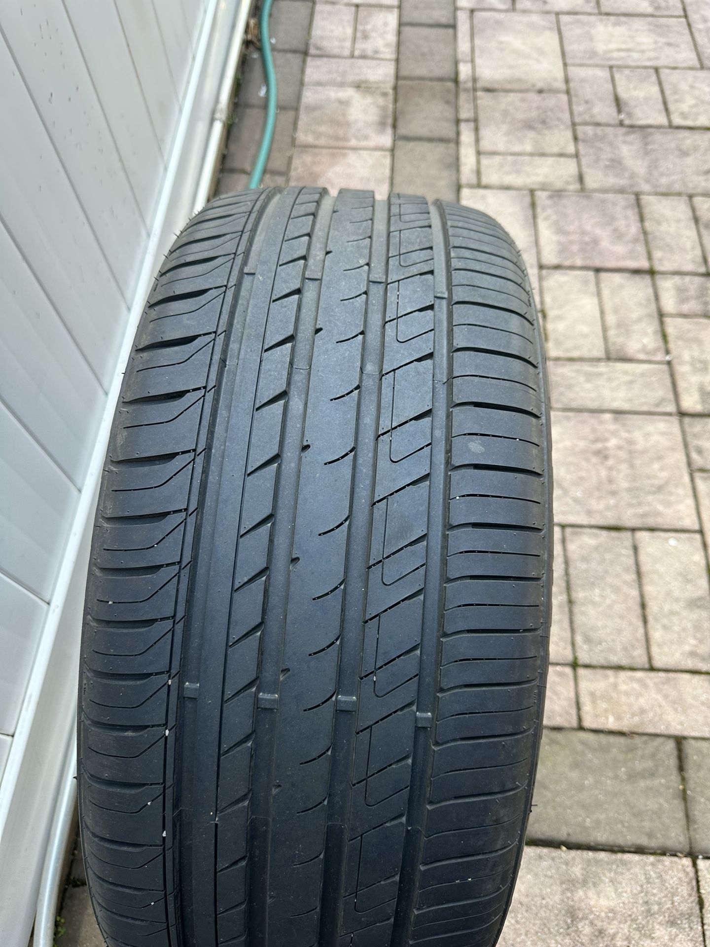 Brand New Tire 275/45R20