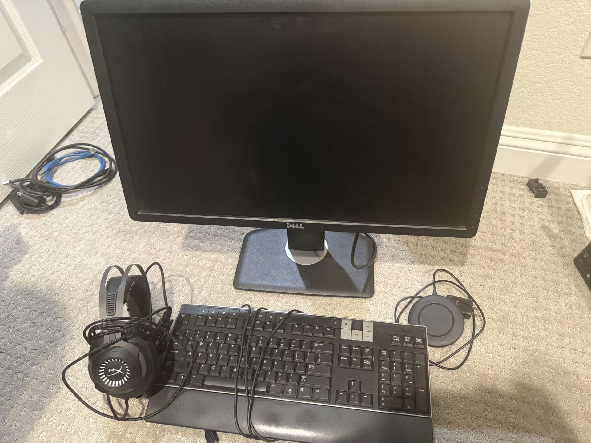 Dell 24-inch Swivel Monitor Keyboard/Headset Combo