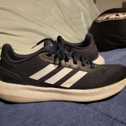 **USED LIGHTLY** ADIDAS CLOUDFOAM