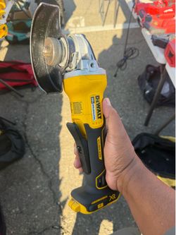DEWALT 20V MAX XR Brushless 4-1/2 in. Cordless Angle Grinder DCG413