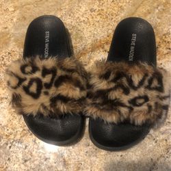 Girls Steve Madden Slippers Size SM