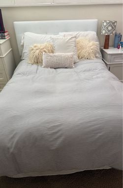 3-Piece Bedroom Set (Crate & Barrel Dresser/Nightstand + Headboard) + FREE Bed Frame, Mattress, Lamp and 4 decorative pillows