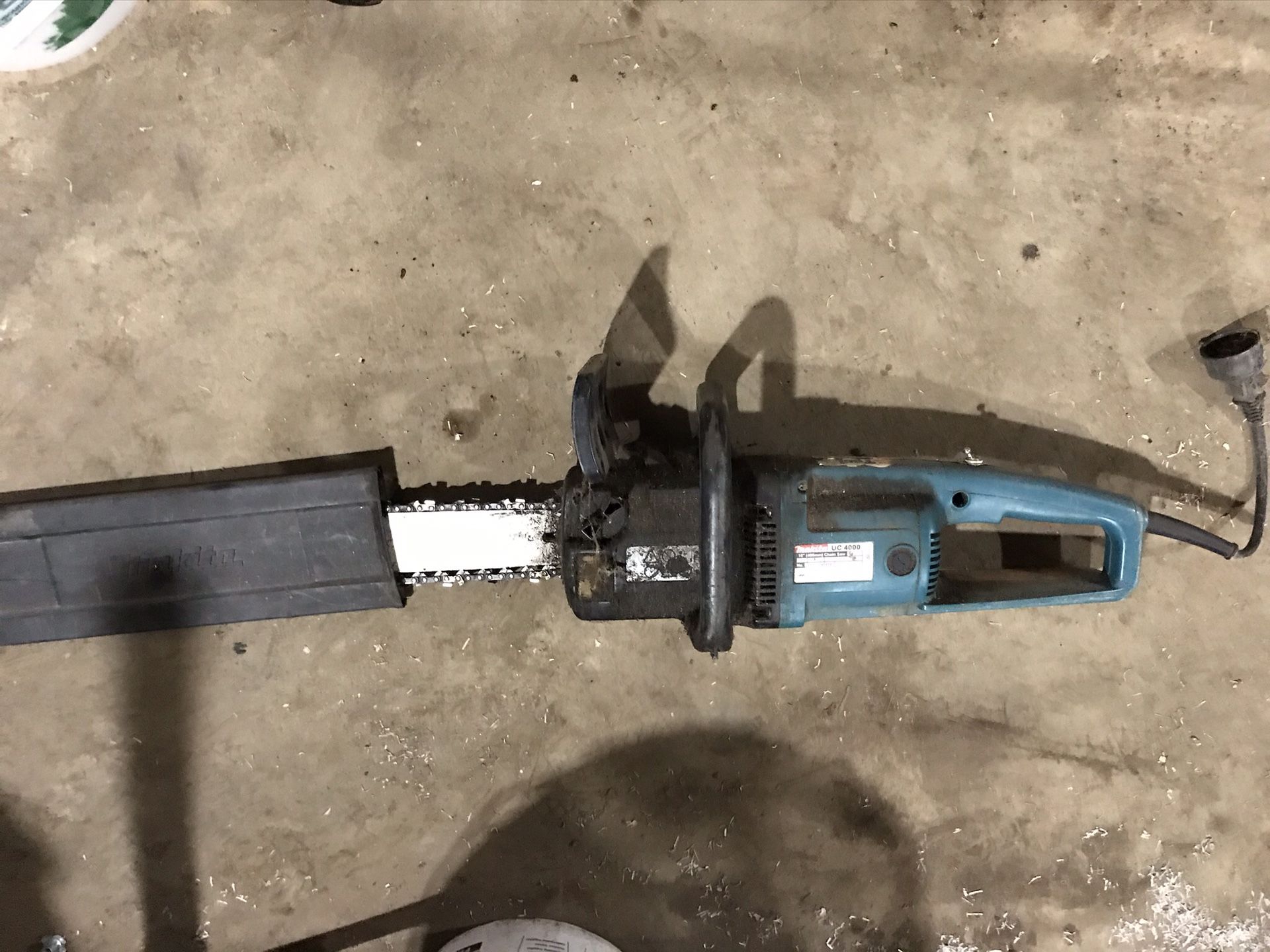 Makita electric chainsaw