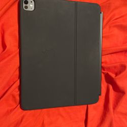 iPad M4 Pro With Magic Keyboard