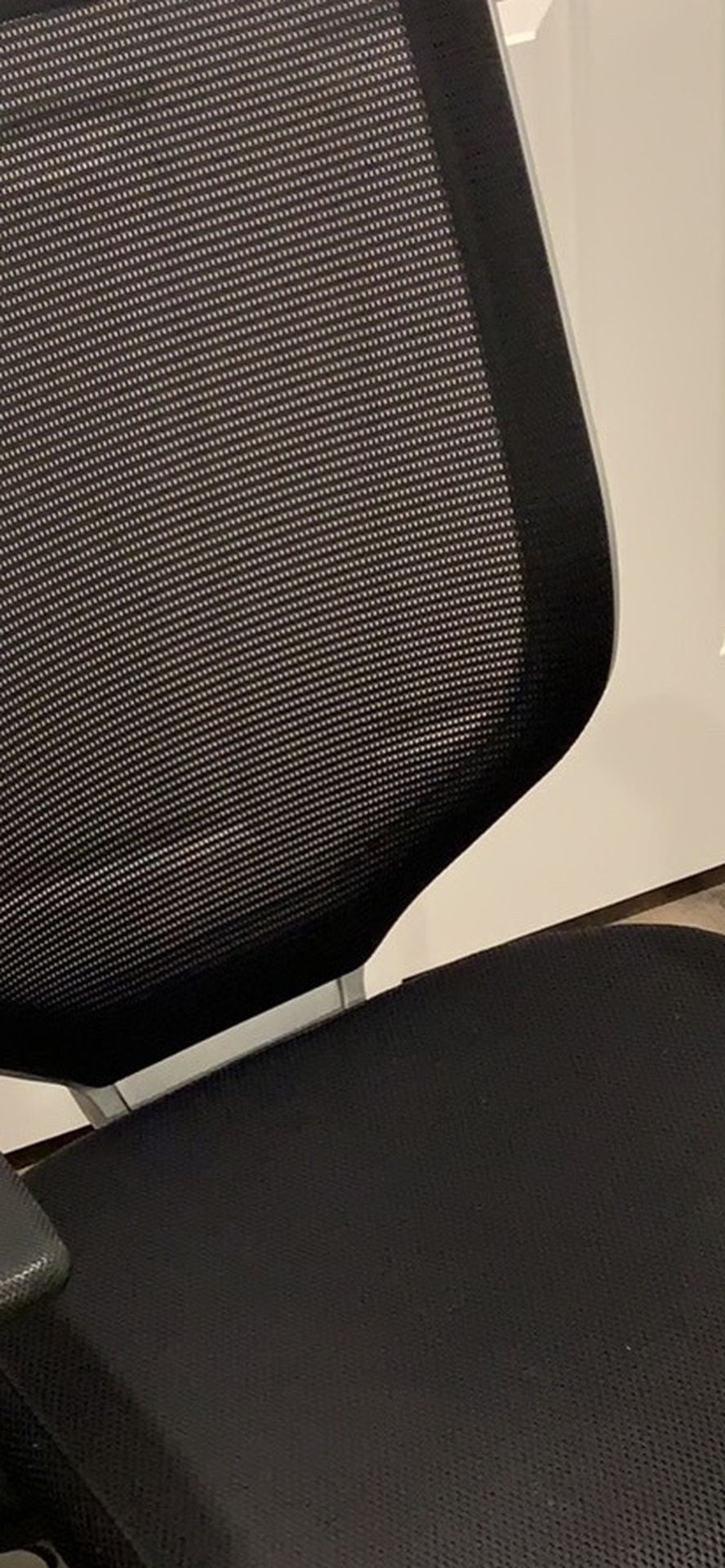 Office Rolly Chair With Back Support And Armrests