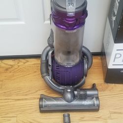NEW cond  DYSON DC25 ANIMAL VACUUM WITH  ATTACHMENTS  , AMAZING POWER SUCTION  , WORKS EXCELLENT. , 