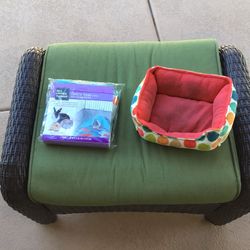 Small Animal Sofa And Fleece Liner With Snuggle Pocket