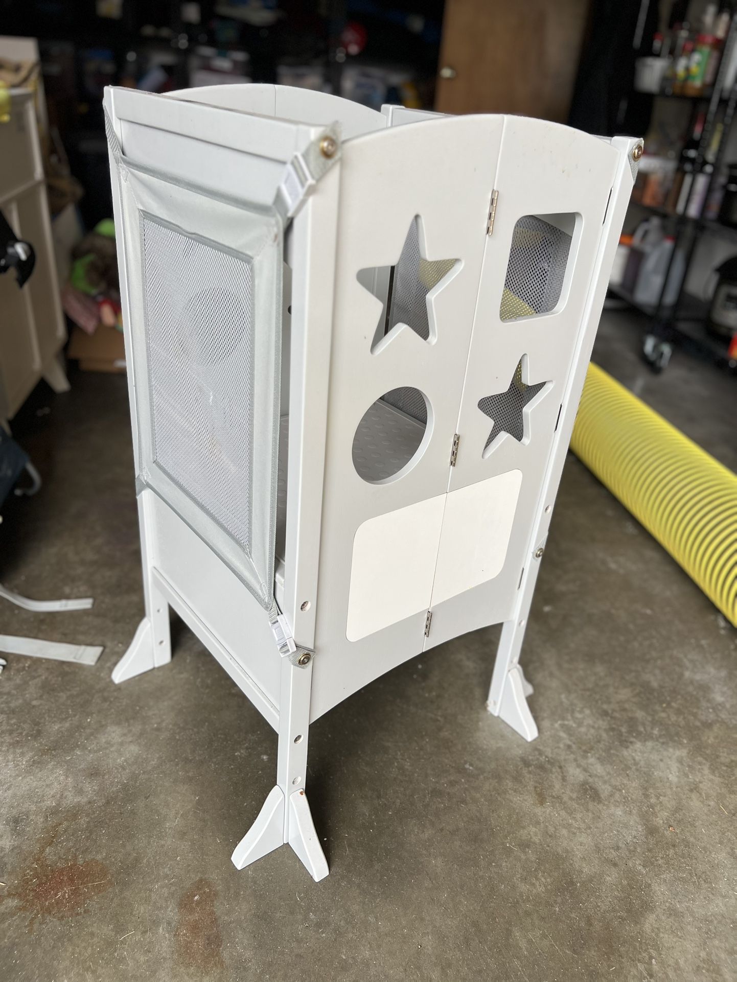 Guidecraft Kitchen Helper Toddler Tower