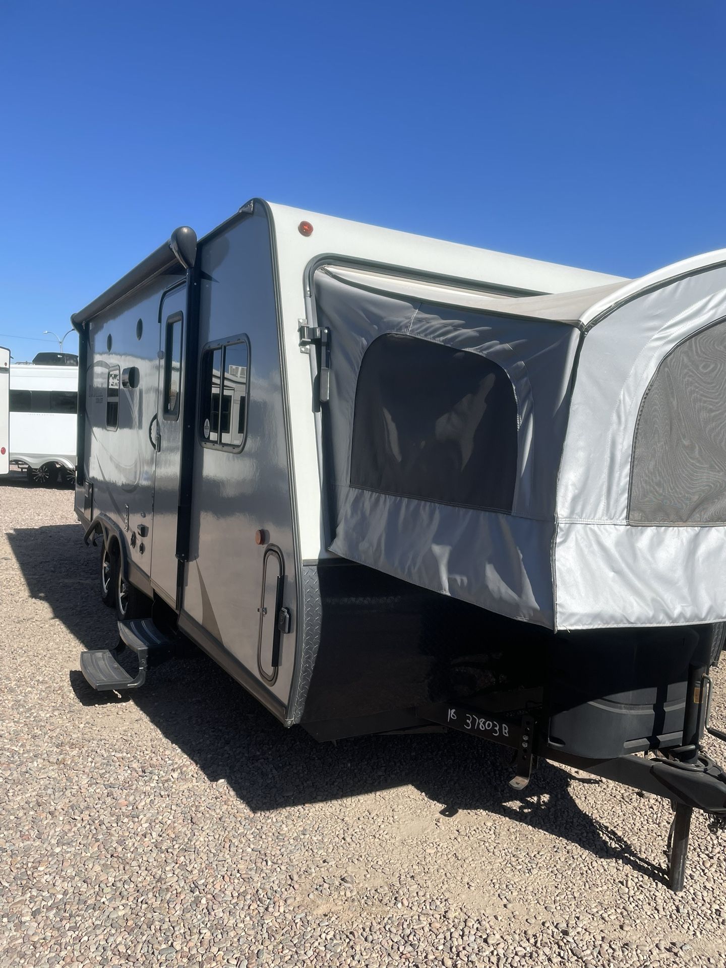 2018, Kodiak Travel Trailer Hybrid 206 Rv