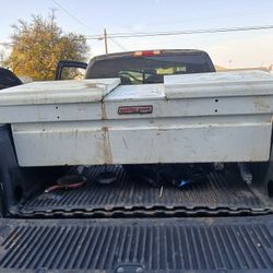 In Bed Toolbox Fits In The Bed Of A Gmc Sierra 