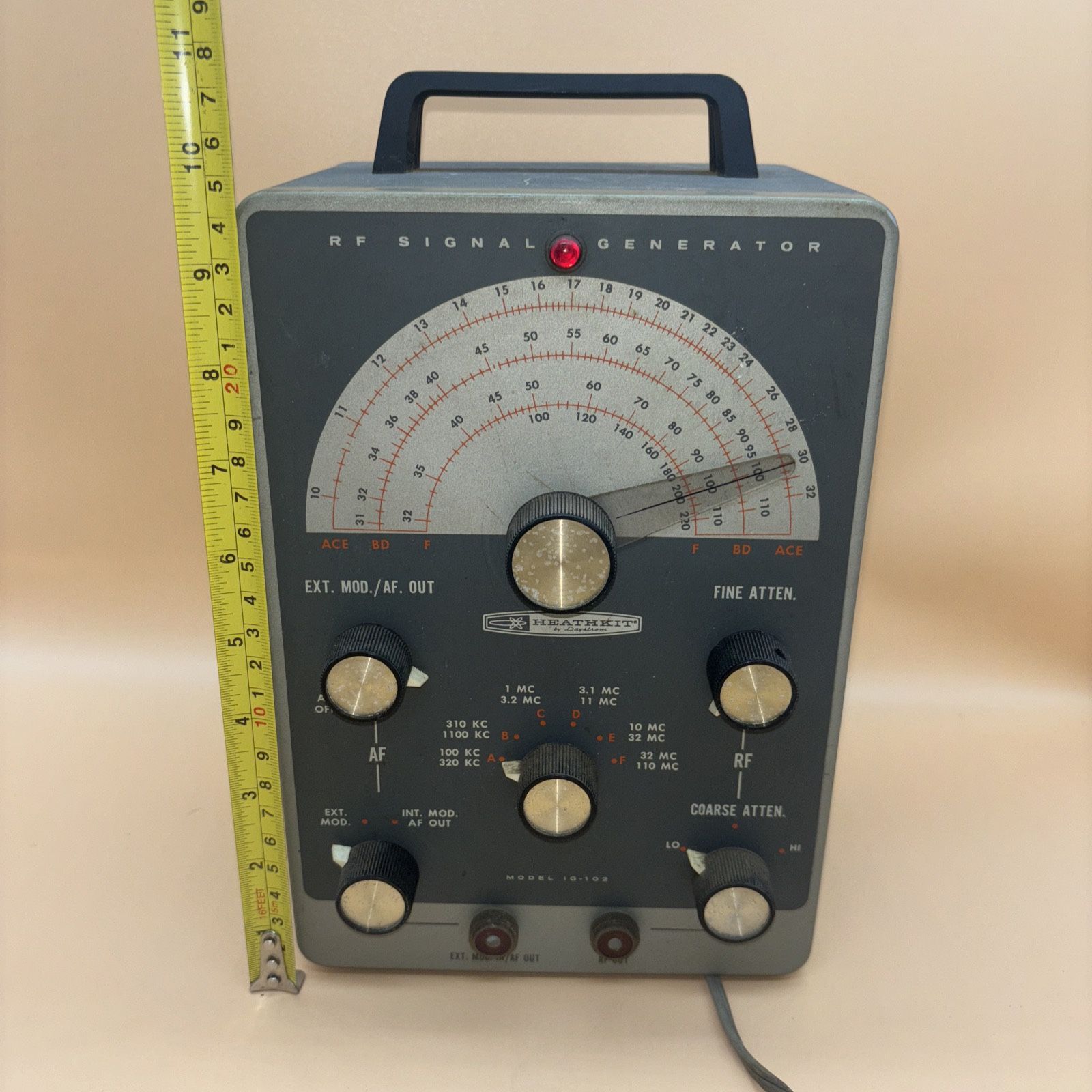 Heathkit IG-102 RF Signal Generator Radio Frequency. (Untested. Powers on)