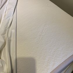 Queen Tempur-pedic Bed