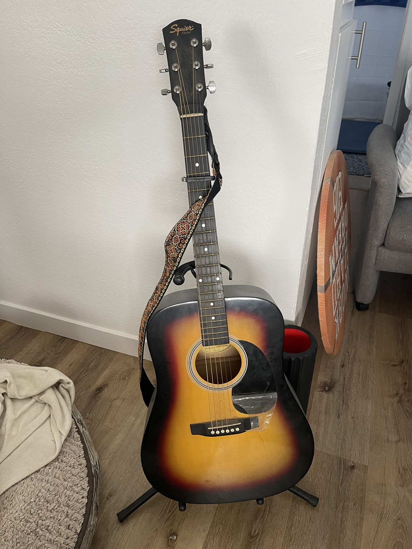 Acoustic Guitar, Fender