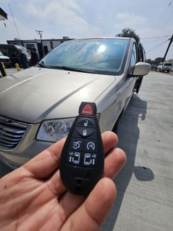 Car Keys N Remotes/ Llaves Con Control