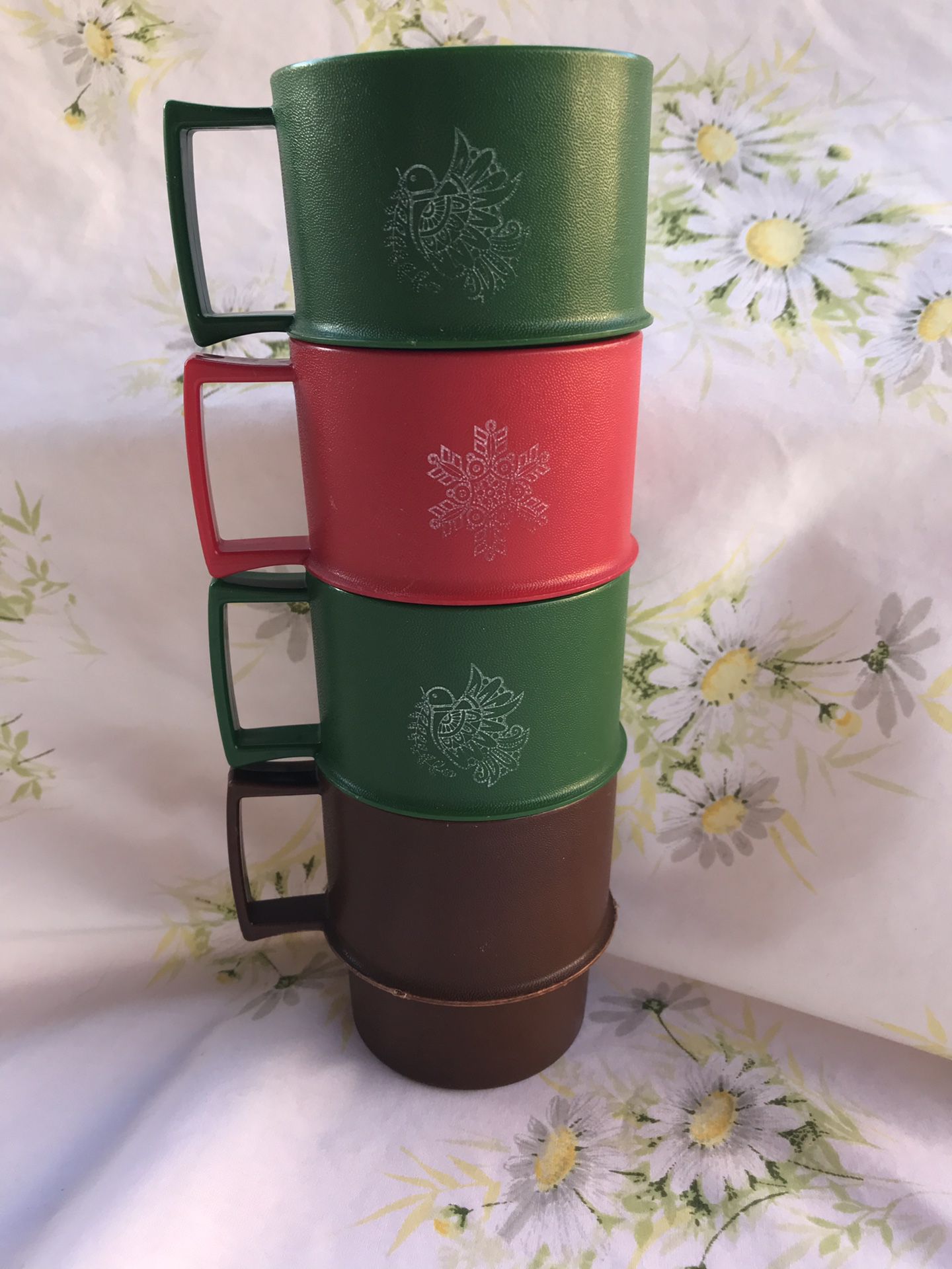 Tupperware Holiday Design Gold Tumblers and Nesting Canisters for Sale in  Hollywood, FL - OfferUp