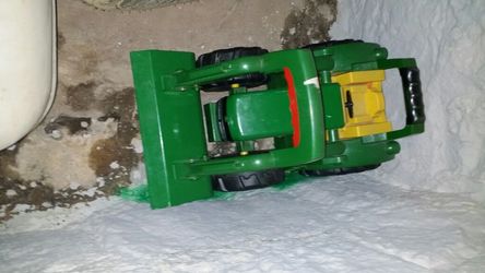 John deer sand box big toy about 2 ft long