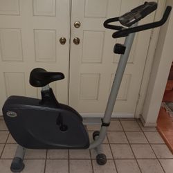 Exercise Bicycle Like New with Built-in Hand Grip Heart Rate Monitor 