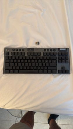Logitech G915 tkl keyboard