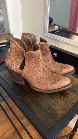 Women’s Ariat boots