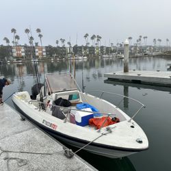 19’ Bayliner center Console