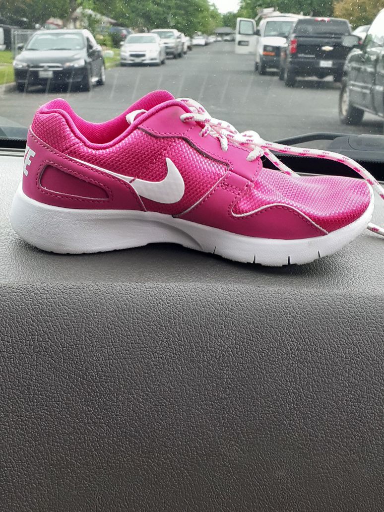 Pink nike shoes