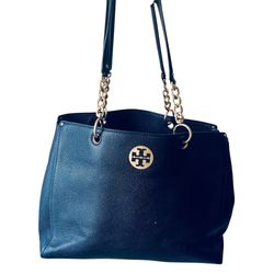NWOT Tory Burch Everly Black Pebbled Leather Tote with Gold Chain Accents