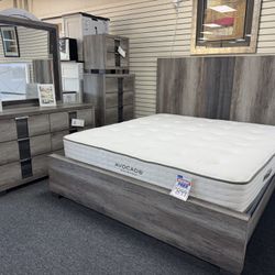 Queen/King Bedroom Set. 🚚WE DELIVER🚚