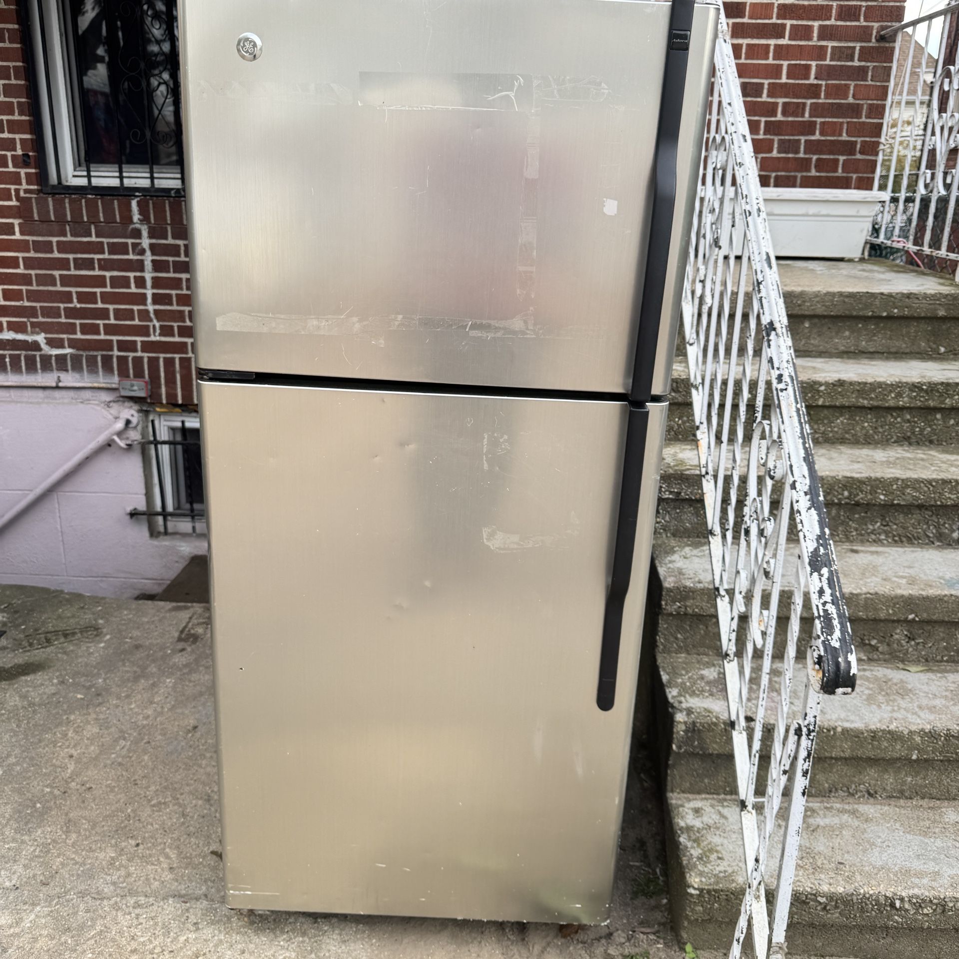GE Refrigerator 