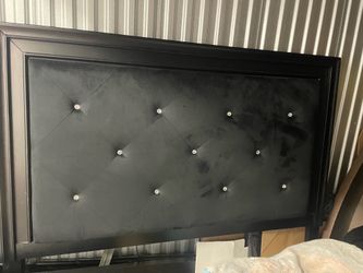 Queen size bed, black
