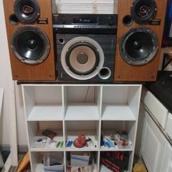 Stereo  System With Devider Shelf 