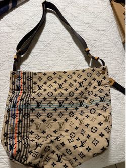 Bolso grande en color nude y rayas negras