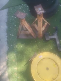 Jack stand's toe Hitch roll for air hose