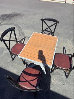 Mesa de metal con 4 sillas / I can delivery locally / metal table and 4 metal chairs $$120/