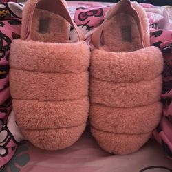 Pink Ugg slippers (THEY ARE USED)