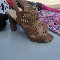 Size 7 1/2  Adrian Vittadini