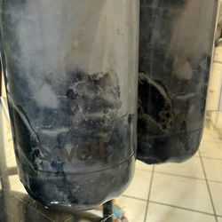 Cups that keeps the drink cold or hot