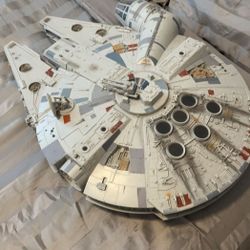 2008 Hasbro Star Wars Millennium Falcon