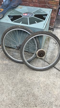 24 Inch Bicycle Wheels Set  And One 26”Asking $19For The Set
