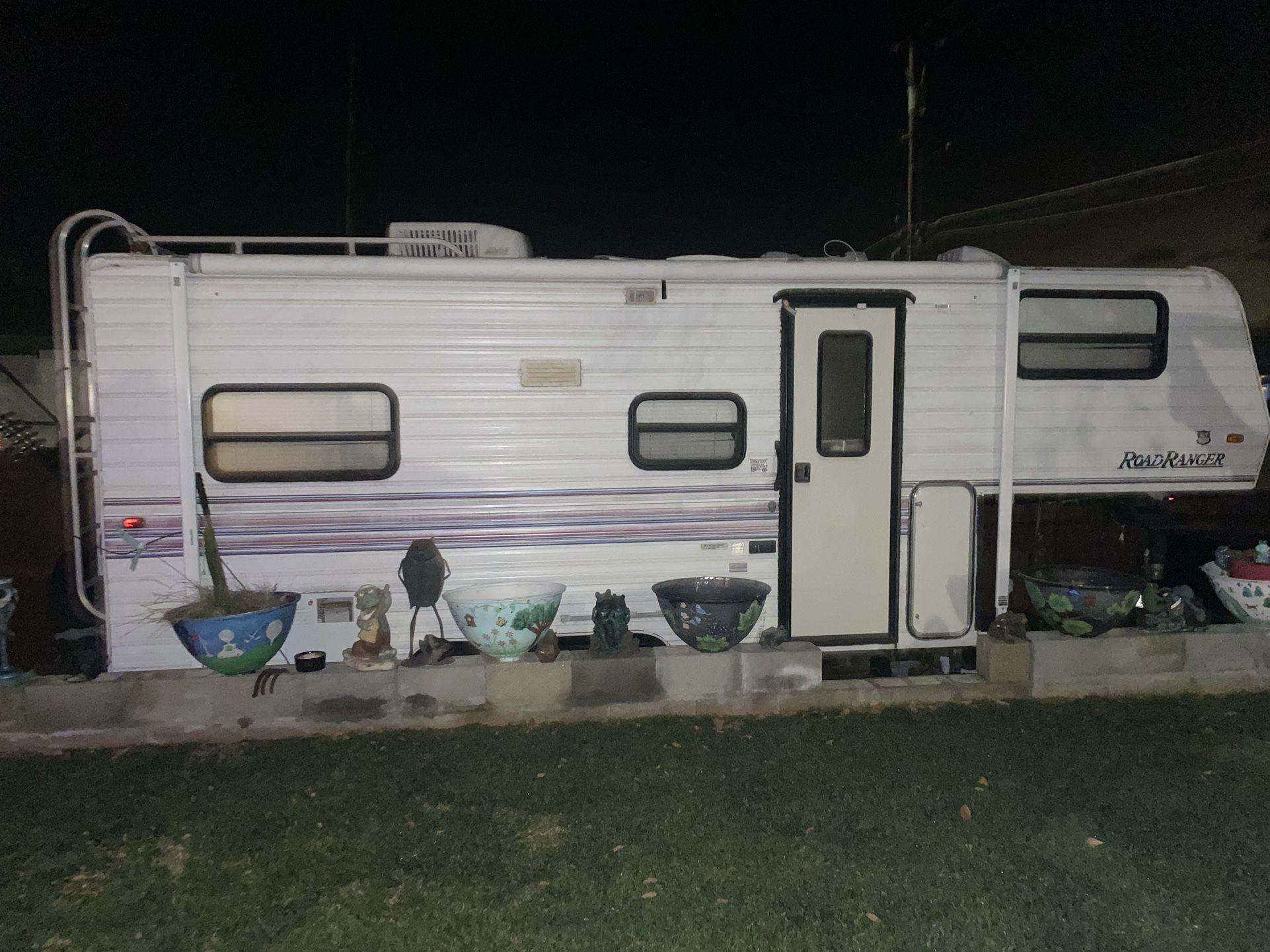 Fifth Wheel Camping Trailer