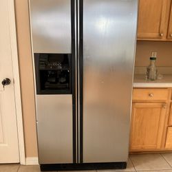 Whirlpool Double Door Refrigerator 