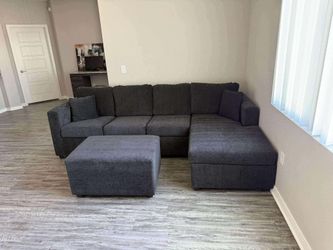 Brand New Grey Sectionals With Free Ottoman 