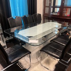 ELEGANT GLASS DINING ROOM TABLE