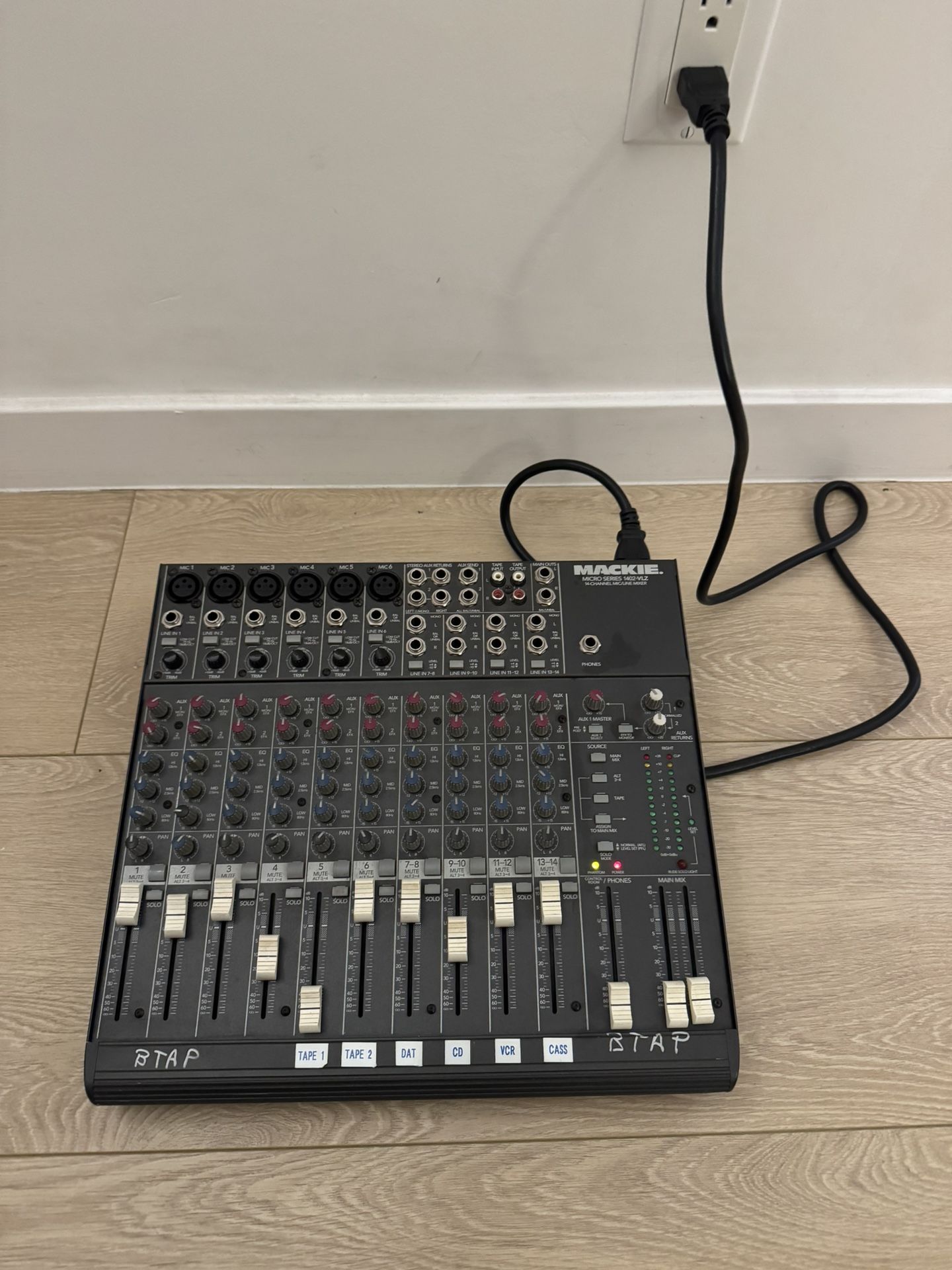 Mackie 1202-VLZ Pro 12-Channel Mic/Line Mixer with XDR Mic Preamplifiers