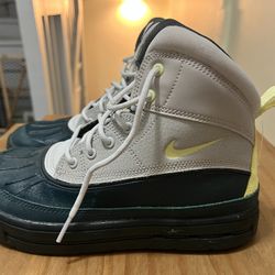 Nike Boots Size 5 Youth Acg 