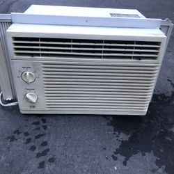Very Good Condition Hampton Bay Air Conditioner 